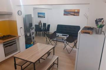 Gîte pour 7 personnes, avec terrasse et jardin dans Le Sambuc