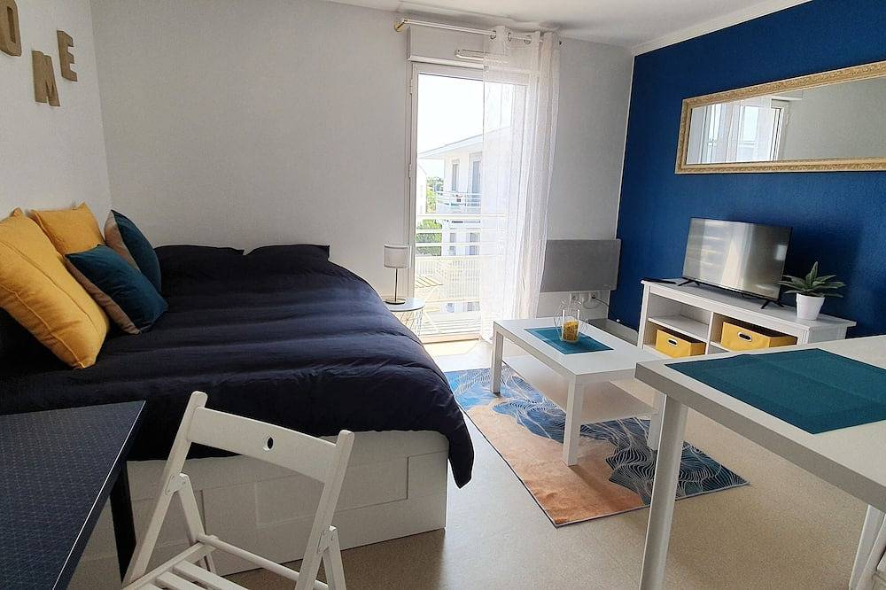 Ganze Wohnung, Quiet studio 2 steps from the old port and station with balcony in La Rochelle, La Rochelle und Umgebung