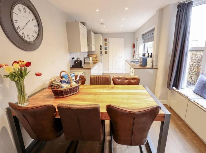 Luxury Lincoln Home - Sleeps 8 - Hot Tub - Pets in Lincoln, Lincolnshire