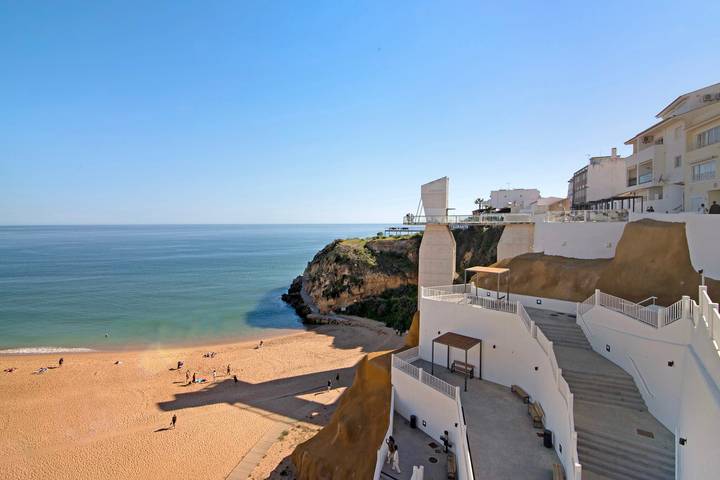 Appartement entier, Appartement "Casa Da Letinhas" avec terrasse privée, Wi-Fi et climatisation in Albufeira e Olhos de Água, District de Faro