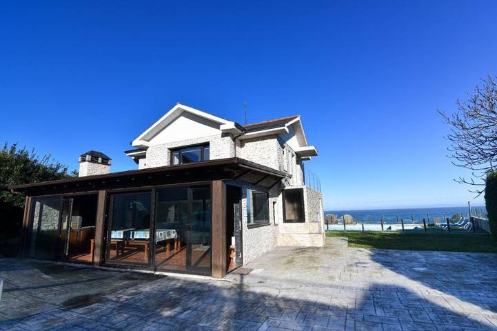 Chalet para 10 personas, con Balcón y Terraza además de Piscina y Vistas en Comarca de Santander - 3