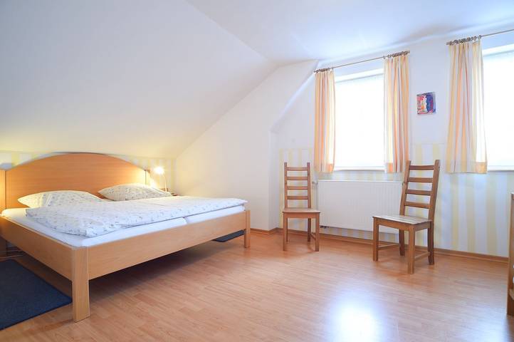 Chalet für 5 Personen, mit Terrasse und Garten sowie Ausblick in Schmallenberg - 4