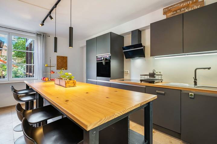Appartement entier, Appartement ancien spacieux et moderne avec 4 chambres, jardin, terrasse et balcon in Staufen im Breisgau, Forêt-Noire du Sud