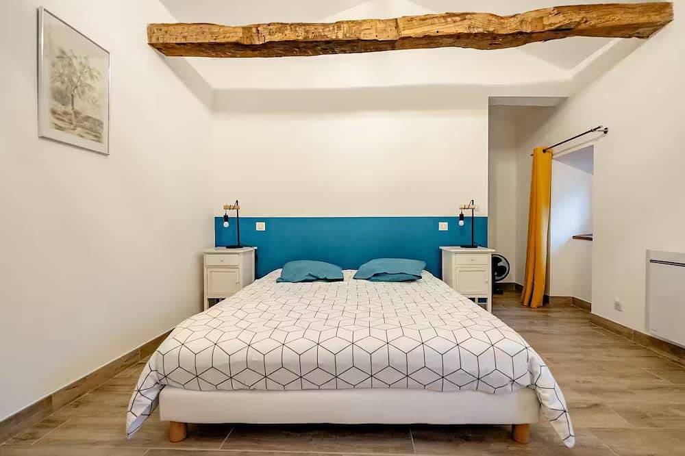Provencal house with swimming pool in Banon, Forcalquier region