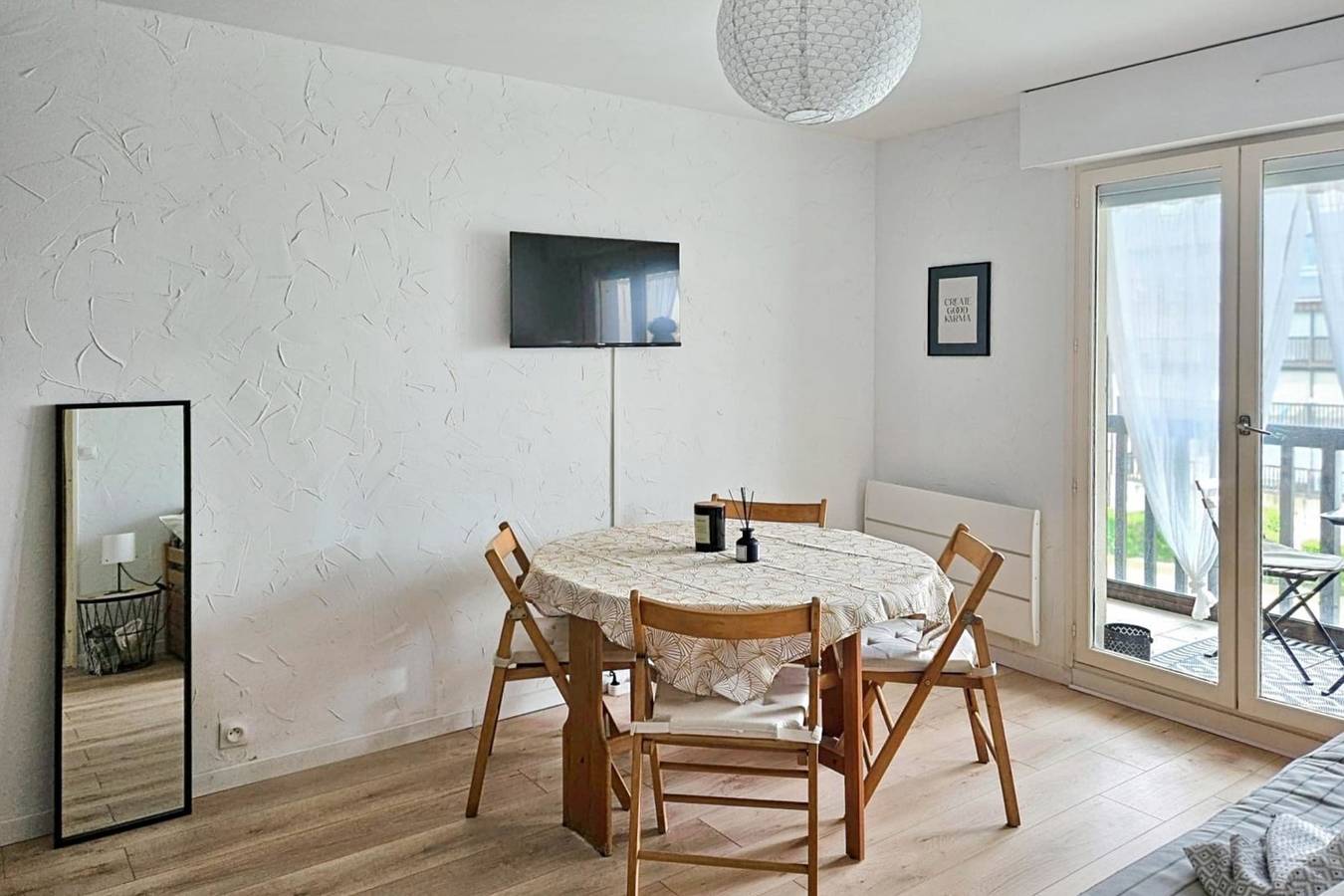 Entire apartment, Cozy and bright renovated apartment in Villers-sur-Mer, Lisieux region