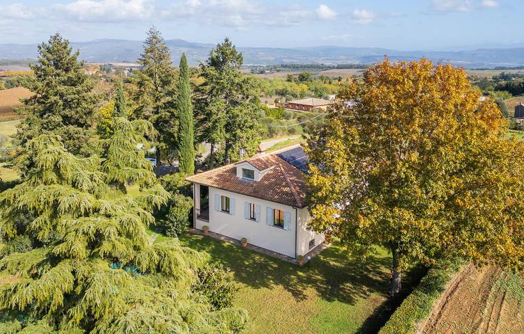 Location de vacances pour 9 personnes, avec terrasse ainsi que jardin et piscine à Orvieto - 3