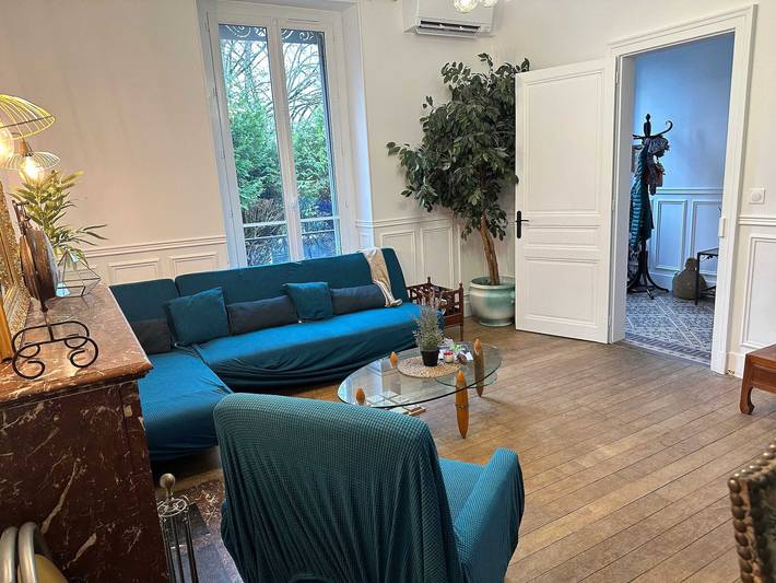 Location de vacances pour 11 personnes, avec terrasse à Saint-Florentin