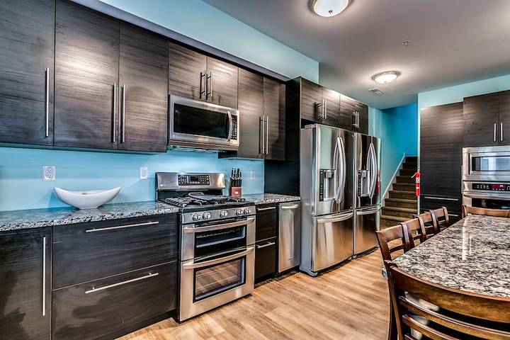 Vacation rental for 28 people, with balcony and hot tub, with pets in Cherry Grove Beach