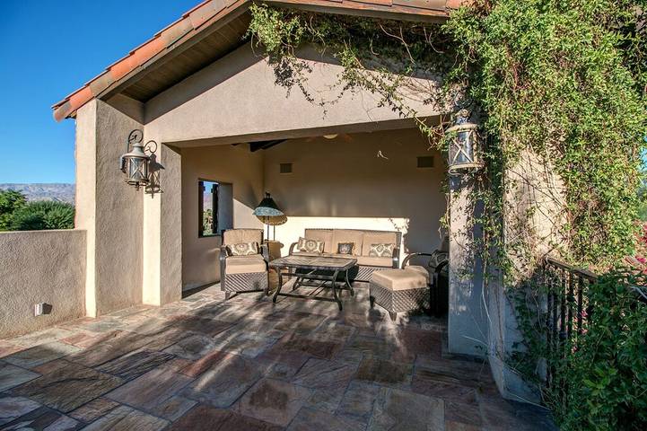 Vacation rental for 16 people, with yard and hot tub in Bermuda Dunes