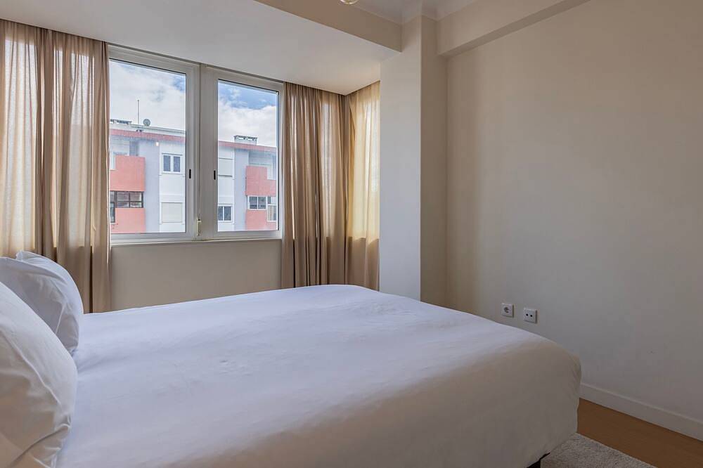 Ganze Wohnung, Sunny Horizon Retreat by Lovelystay in Paço de Arcos, Costa de Lisboa