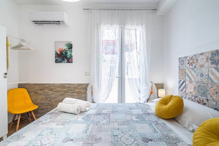 Appartement entier, Appartement 'Almàsalo Re Di Coppe' avec terrasse privée, Wi-Fi et climatisation in Lido di Noto, Région de Noto