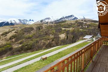Gîte for 9 Guests in Saint-Jean-d'Arves, Saint-Jean-de-Maurienne region, Picture 3