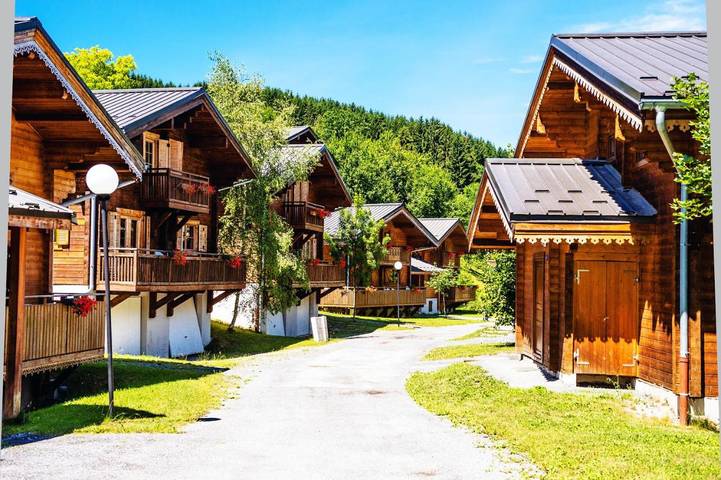 Parc de vacances pour 8 personnes, avec piscine ainsi que balcon et sauna dans les Alpes francaises - 2