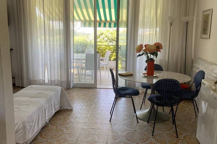 Beachfront Terraced House in Cinquale, Montignoso