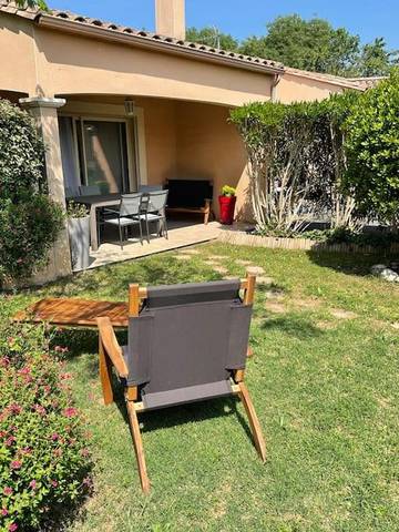 Gîte pour 4 personnes, avec piscine et jardin à Villegailhenc