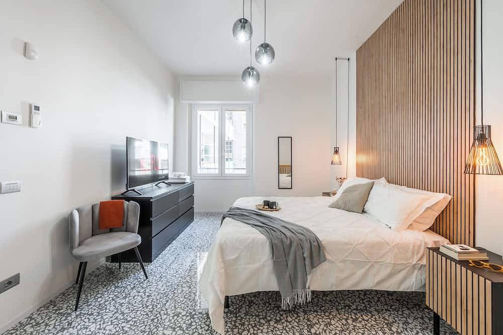 Entire apartment, [An Exclusive Overlook In The Heart Of Modena] Swing On The Square in Modena, Modena Province