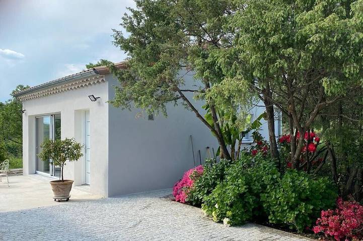 Location de vacances pour 2 personnes, avec jardin et terrasse ainsi que jacuzzi et piscine à Balazuc - 4