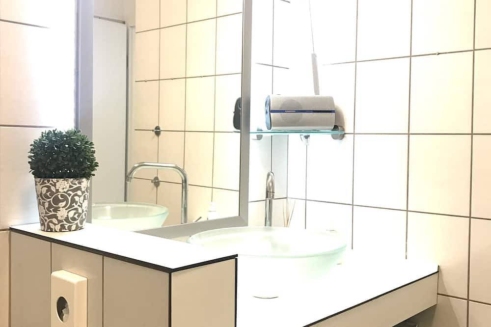 Ganze Wohnung, Komfortable 2 Zimmer Wohnung im 1. Og mit Balkon zum Kurpark in Deidesheim, Pfälzer Rheinebene
