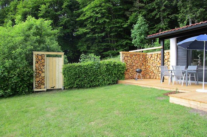 Ferienhaus für 4 Personen, mit Whirlpool und Terrasse sowie Garten in Schöfweg