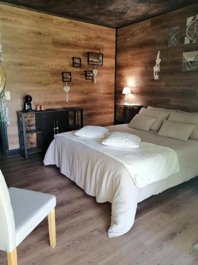 Double Room with Mountain View in Lachapelle-Auzac, Lot