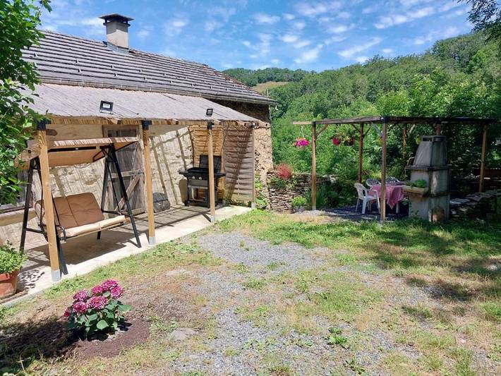 Gîte pour 5 personnes, avec jacuzzi et jardin à Le Masnau-Massuguiès