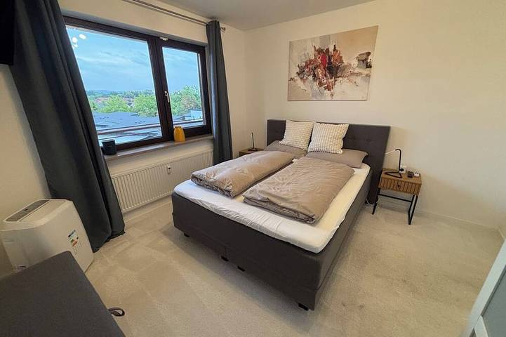 Ganze Wohnung, Penthouse mit Traumblick auf Teutoburger Wald - Dachterrasse, Whirlpool, Garage in Bad Salzuflen, Kreis Lippe