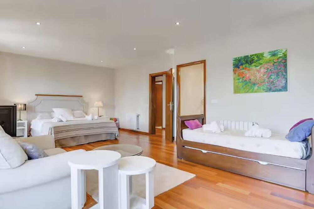 Villa mit Pool in Cala Estancia, nahe Palma in Can Pastilla, Palma