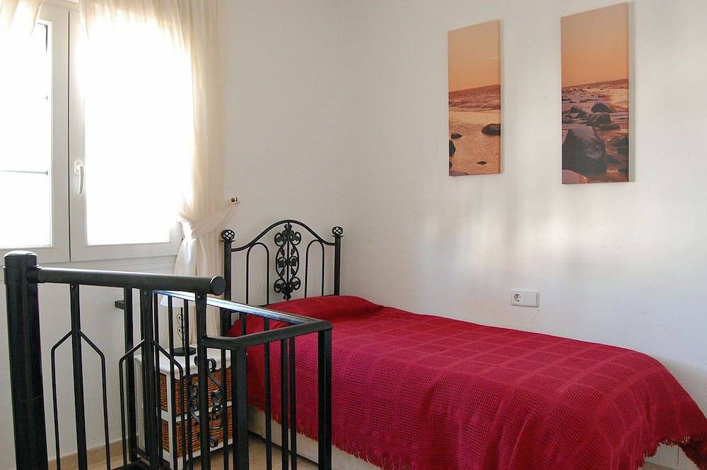 Apartamento entero, 4 Bed Fantastic Apt, piscina privada cerca de golf, playa y entretenimiento in Villamartín (Orihuela), Orihuela