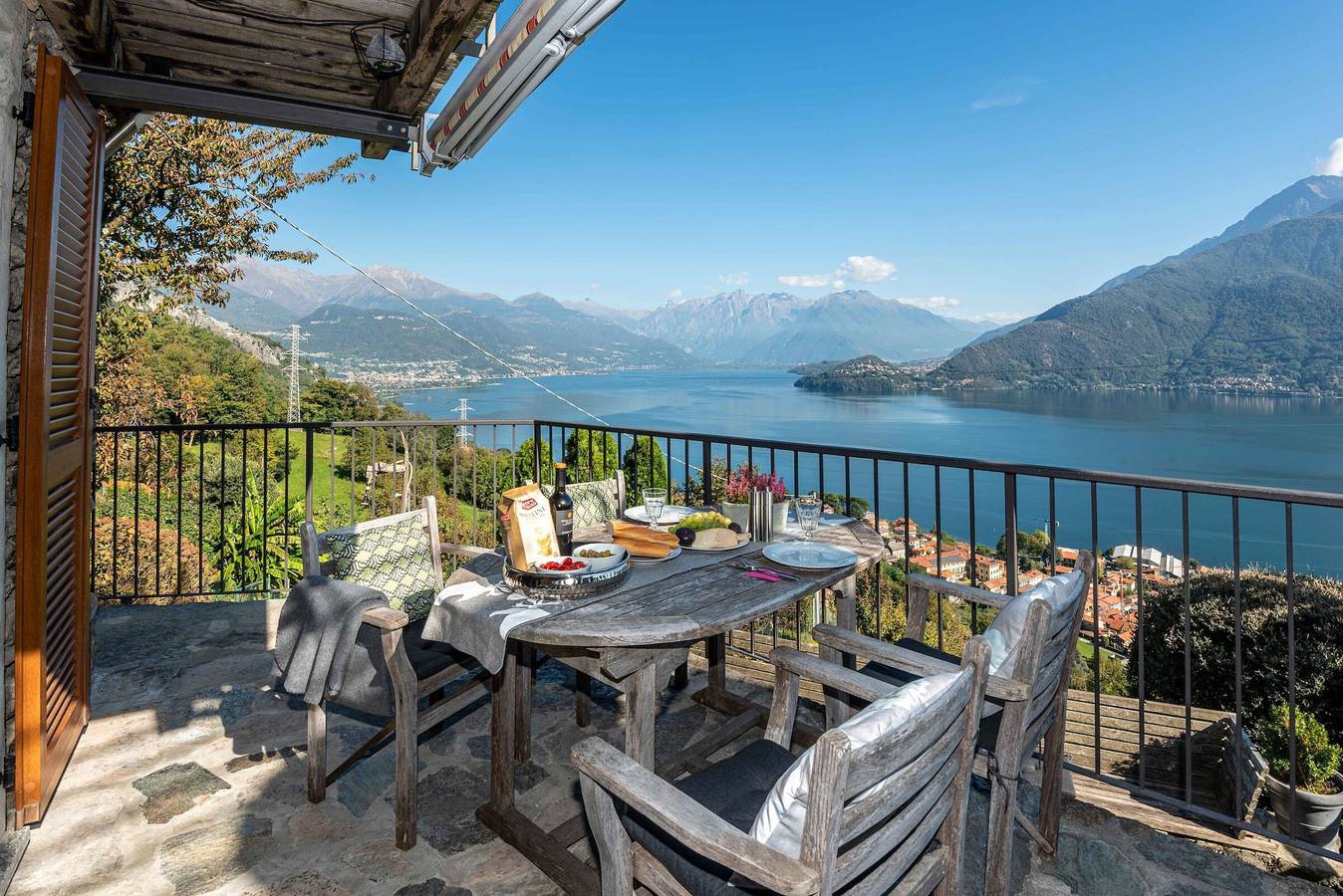 Ferienhaus 'Casa Bianca' mit Seeblick, privater Terrasse und Wlan in Saliana (Pianello del Lario), Pianello del Lario