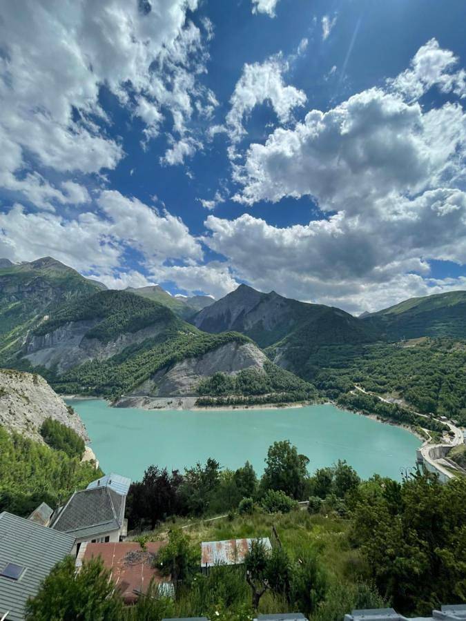 Location de vacances pour 32 personnes, avec Balcon et Terrasse ainsi que Jardin et Vue sur le lac à Mizoën - 2
