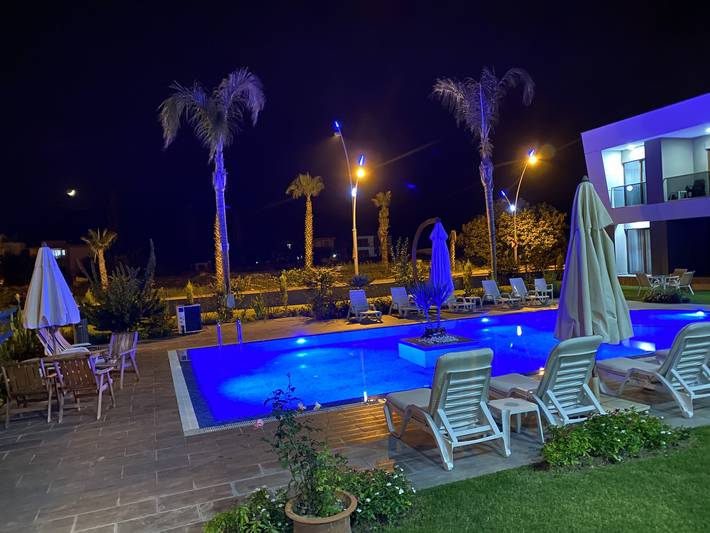 Ganze Wohnung, Barrierefreies Kemer Apartment mit Pool-, Garten- und Bergblick in Kemer, Provinz Antalya