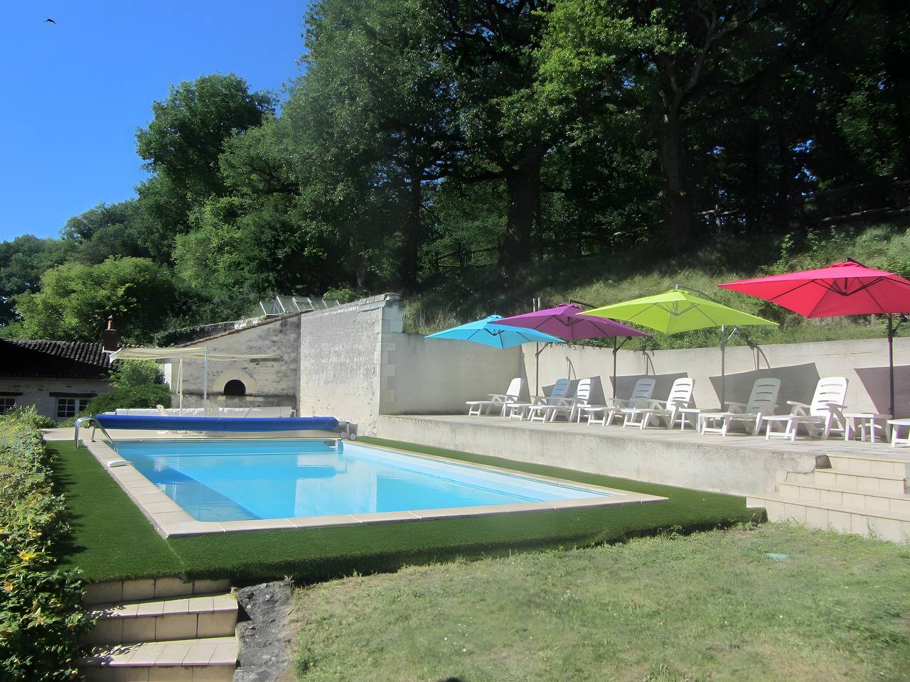 Maison de campagne 'Vallon' avec piscine partagée, terrasse privée et Wi-Fi in Paroisse Saint-Damien-en-Châtelleraudais, Vienne (France)