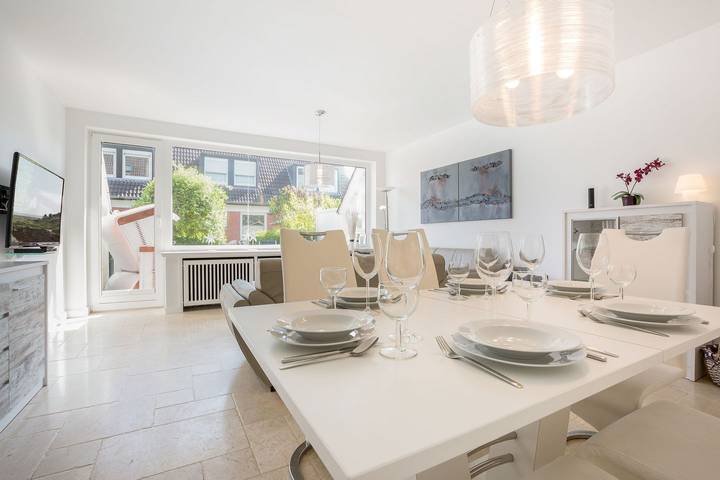 Ganze Wohnung, Modernes Haus für 6 Pers. mit Terrasse, Pkw-Stellplatz, Wlan. Haustiere erlaubt. in Westerland, Sylt (Gemeinde)