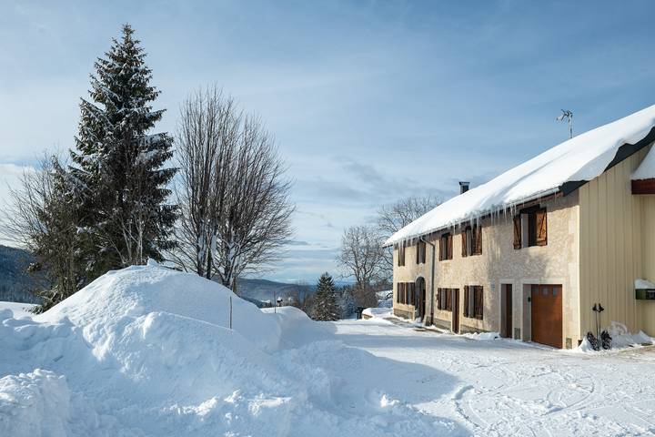 Gîte pour 2 personnes, avec Jardin et Vue à Bellefontaine (Jura)