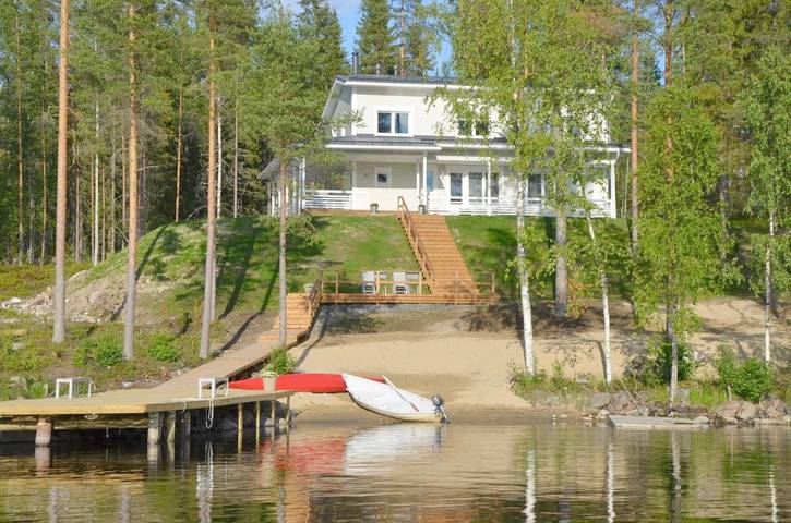 Ferienhaus für 16 Personen, mit Terrasse und Garten sowie Sauna und Seeblick