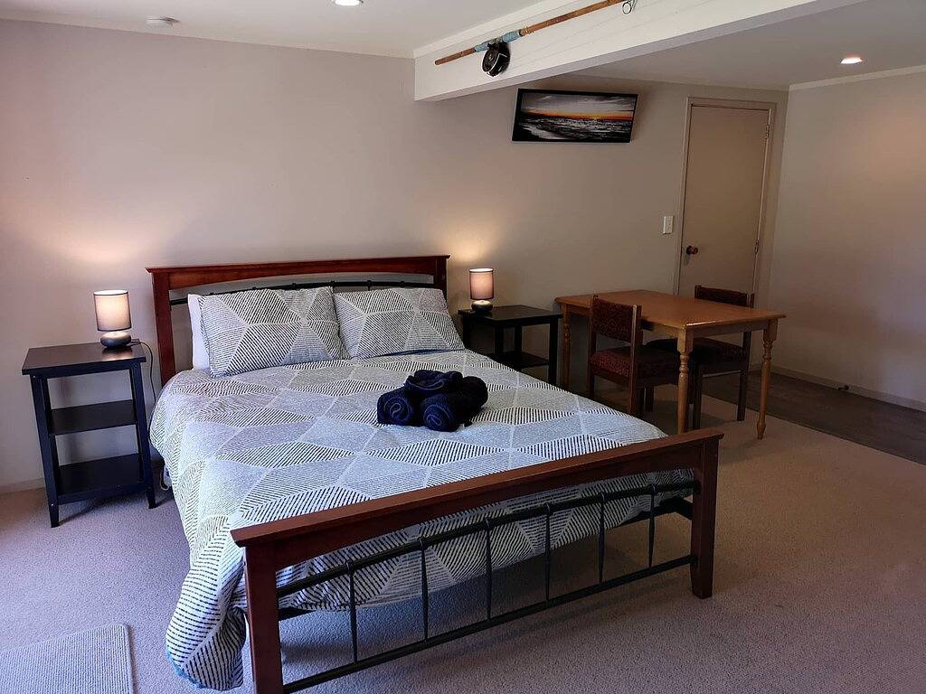 Infinity Views - Lake Taupo (kostenloses Wlan, Bettwäsche vorhanden) in Taupo District