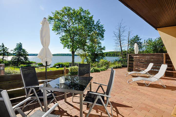 Bungalow voor 5 personen, with terras and uitzicht op het meer as well as tuin in Duitsland