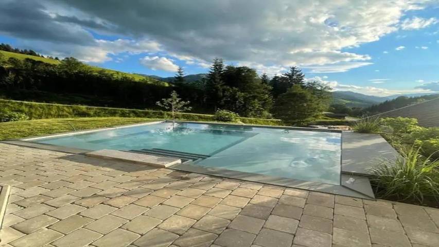Ferienhaus für 17 Personen, mit Pool und Garten sowie Sauna