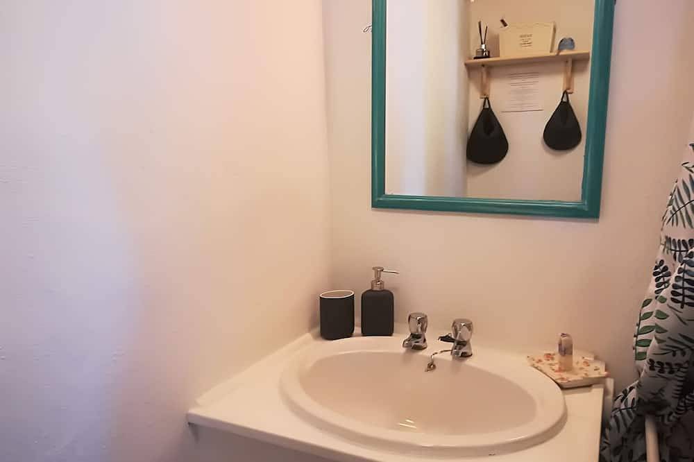 Peaceful holiday cottage central to places of interest. Free Wifi and parking in County Clare