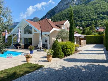 Gîte pour 2 personnes, avec vue et terrasse à Veyrier-du-Lac