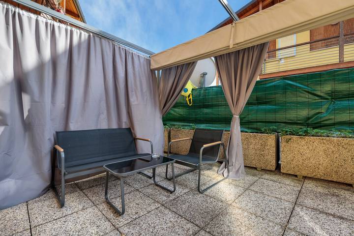 Entire apartment, Apartment 'Gima' with Mountain View, Private Terrace and Balcony in Villa Lagarina, Garda Mountains