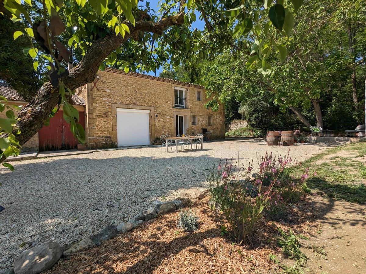 Four-Bedroom House in Lambesc, Région d'Aix-en-Provence