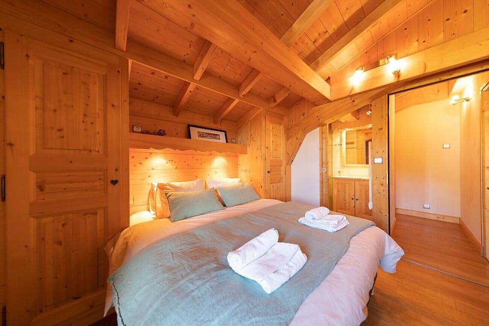 Chalet Mitoyen Indoor swimming pool winter season only (December to April) in Morzine, Les Portes du Soleil