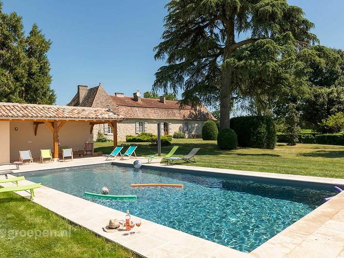 Location de vacances pour 11 personnes, avec Balcon/Terrasse ainsi que Terrasse et Piscine à Saint-Eutrope-de-Born