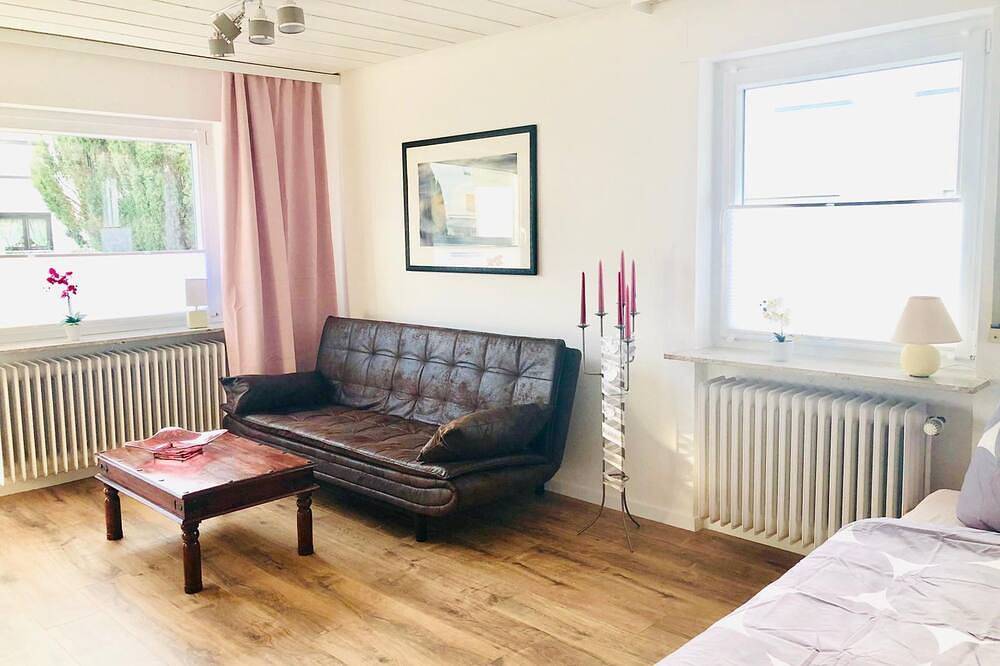 Ganze Wohnung, Familien-/ Komfortzimmer mit Gemeinschaftsbad in Lauchringen, Südschwarzwald