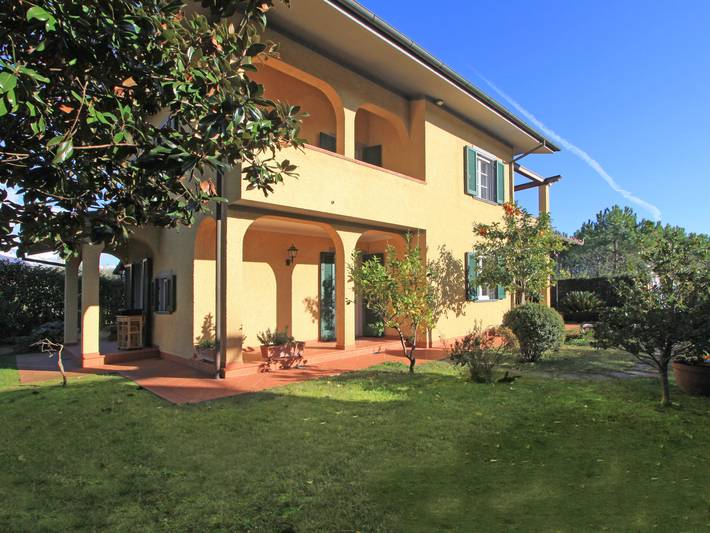 Location de vacances pour 6 personnes, avec jardin et terrasse à Forte dei Marmi - 2