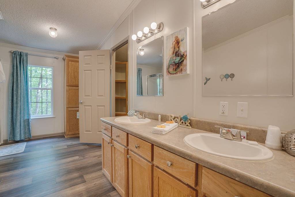 Cabin J at Safe Harbor Brady Mountain on Lake Ouachita! in Lake Ouachita