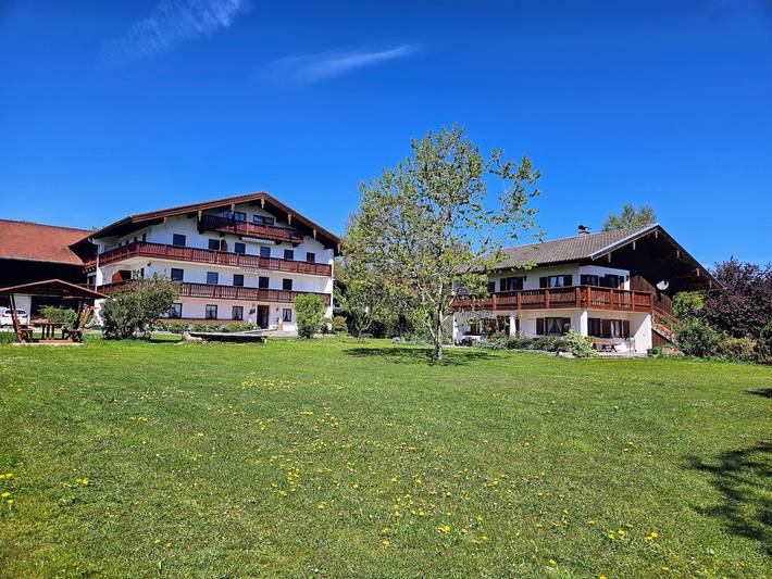 Ferienwohnung für 4 Personen, mit Balkon und Terrasse sowie Garten in Gollenshausen am Chiemsee