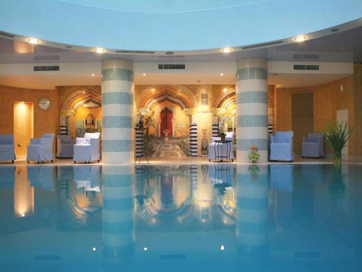 Hôtel pour 2 personnes, avec jacuzzi et sauna ainsi que jardin et piscine