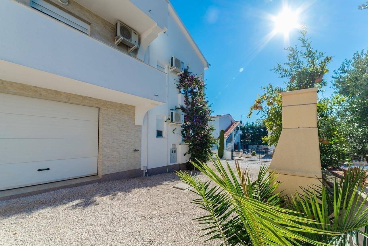 Ganze Wohnung, 1-Zimmer-Ferienwohnung mit Terrasse und Meerblick Vir A-23221-d in Vir